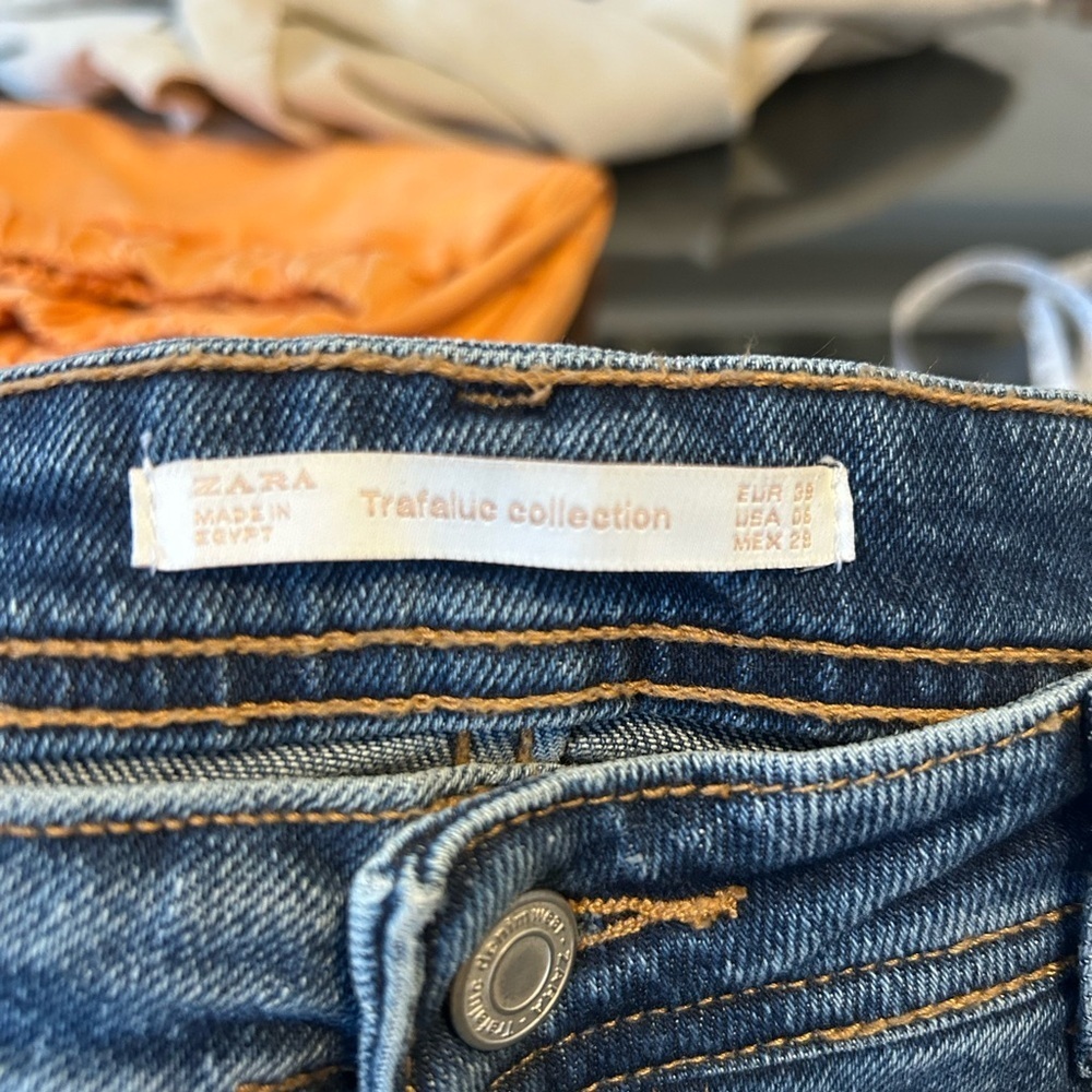 Zara Women’s Trafaluc Collection Distressed Cropped Jeans. Size 6 - Picture 6 of 6